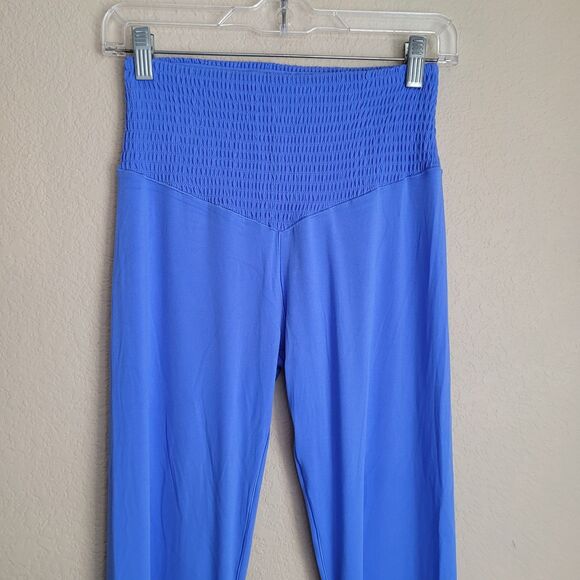 Offline By Aerie Real Me Super Flare Hi-Rise Leggings Size Large Blue Smocked - Picture 2 of 9